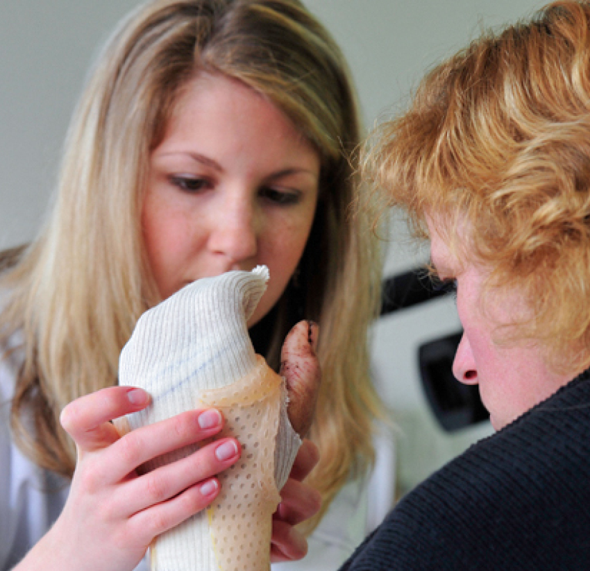 Patient et orthopédiste